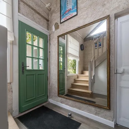 Grande Maison - 3 Et Jardin * Creuzier-le-Neuf